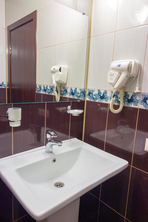 Hotel Artua Charkiw Zimmer foto