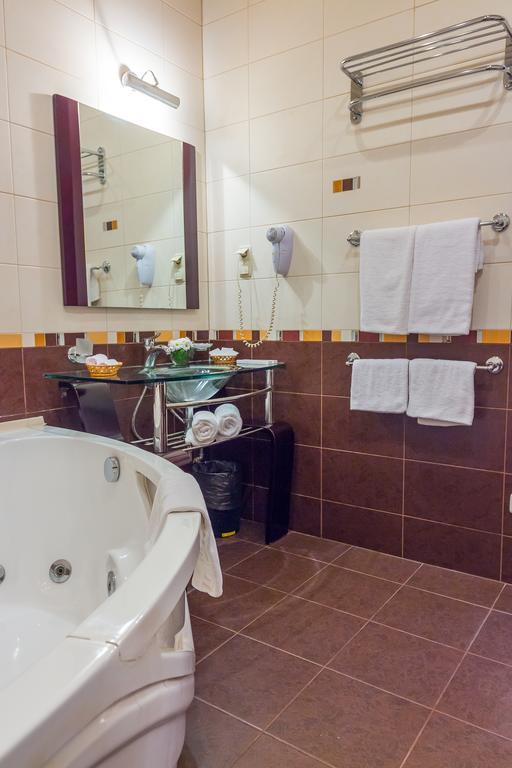 Hotel Artua Charkiw Zimmer foto