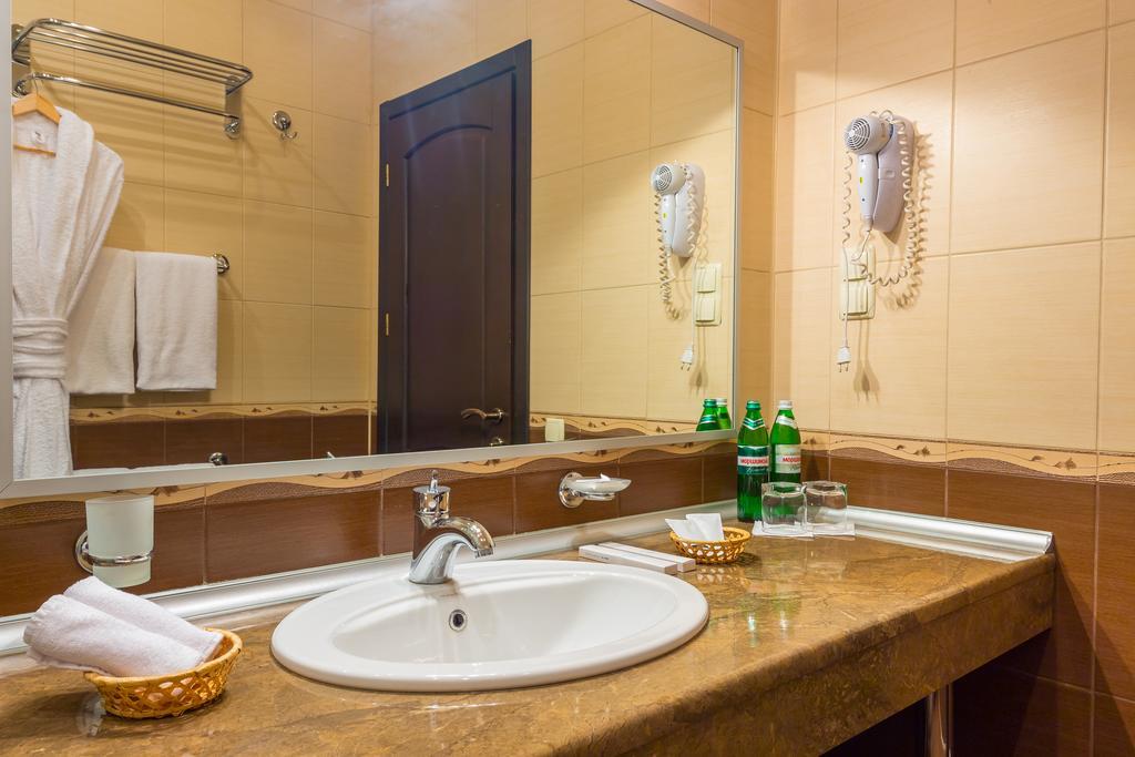 Hotel Artua Charkiw Zimmer foto