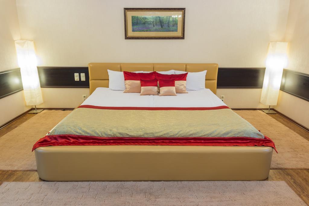 Hotel Artua Charkiw Zimmer foto