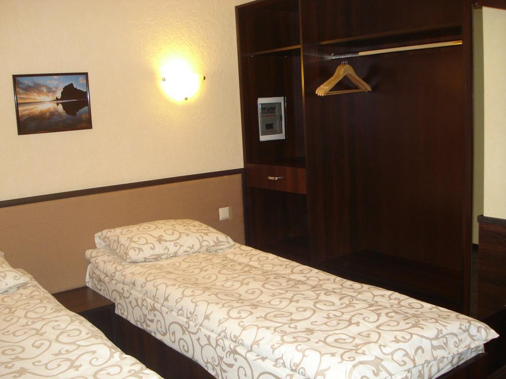 Hotel Artua Charkiw Zimmer foto